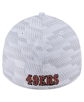 New Era Men's White San Francisco 49ers Gameday Graded 39THIRTY Flex Hat