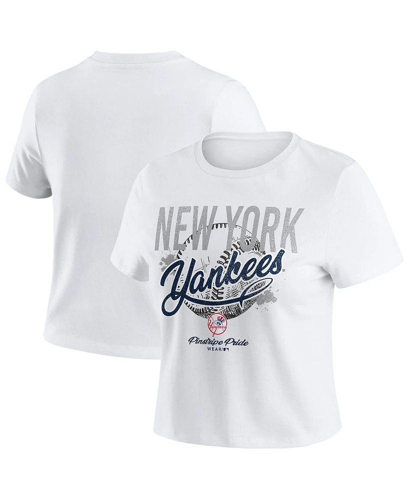 Wear by Erin Andrews Women's White New York Yankees Distressed Cropped Baby T-Shirt