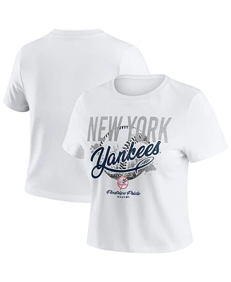 Wear by Erin Andrews Women's White New York Yankees Distressed Cropped Baby T-Shirt