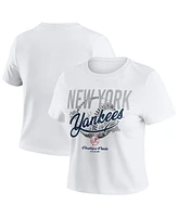 Wear by Erin Andrews Women's White New York Yankees Distressed Cropped Baby T-Shirt