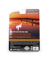 1/64 2022 Bronco Sport Outer Banks with Rooftop Kayak Hobby Greenlight