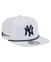 New Era Men's White New York Yankees Perforated Golfer Snapback Hat