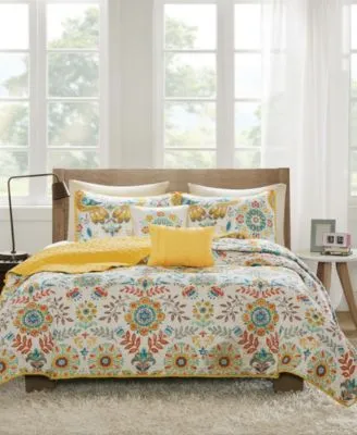 Intelligent Design Nina Floral Quilt Sets