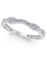Diamond Twist Band (1/5 ct. t.w) in 14k White Gold