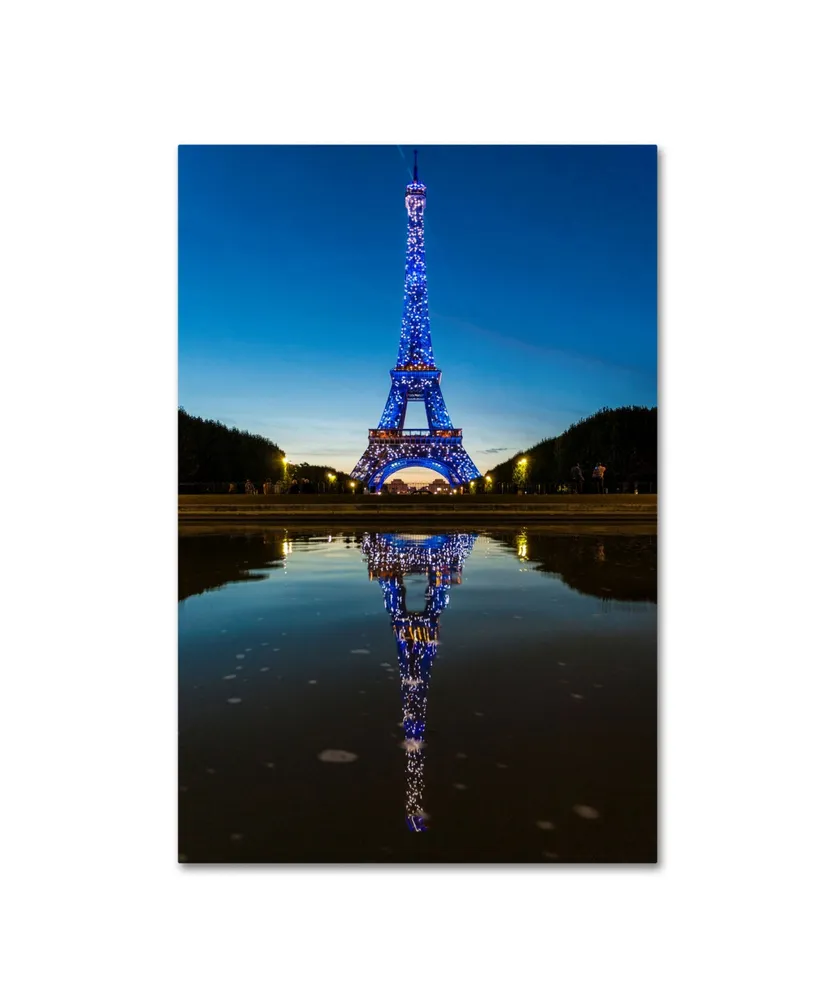 Robert Harding Picture Library 'Eiffel Tower 12' Canvas Art - 32" x 22" x 2"