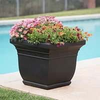 Salina Outdoor Planter