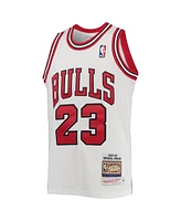 Big Boys Mitchell & Ness Michael Jordan White Chicago Bulls 1997-98 Hardwood Classics Authentic Jersey
