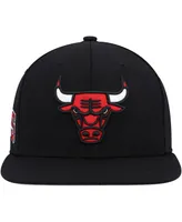 Men's Mitchell & Ness Black Chicago Bulls Side Core 2.0 Snapback Hat