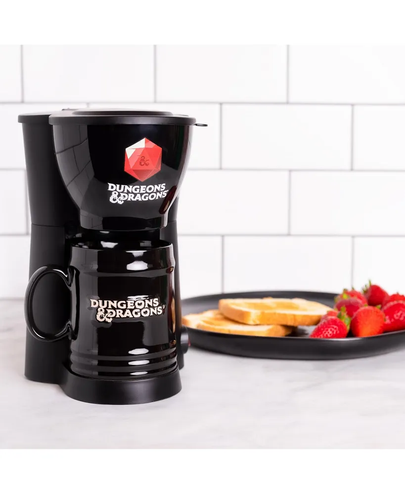 Uncanny Brands Dungeons & Dragons Single Cup Coffee Maker with Mug