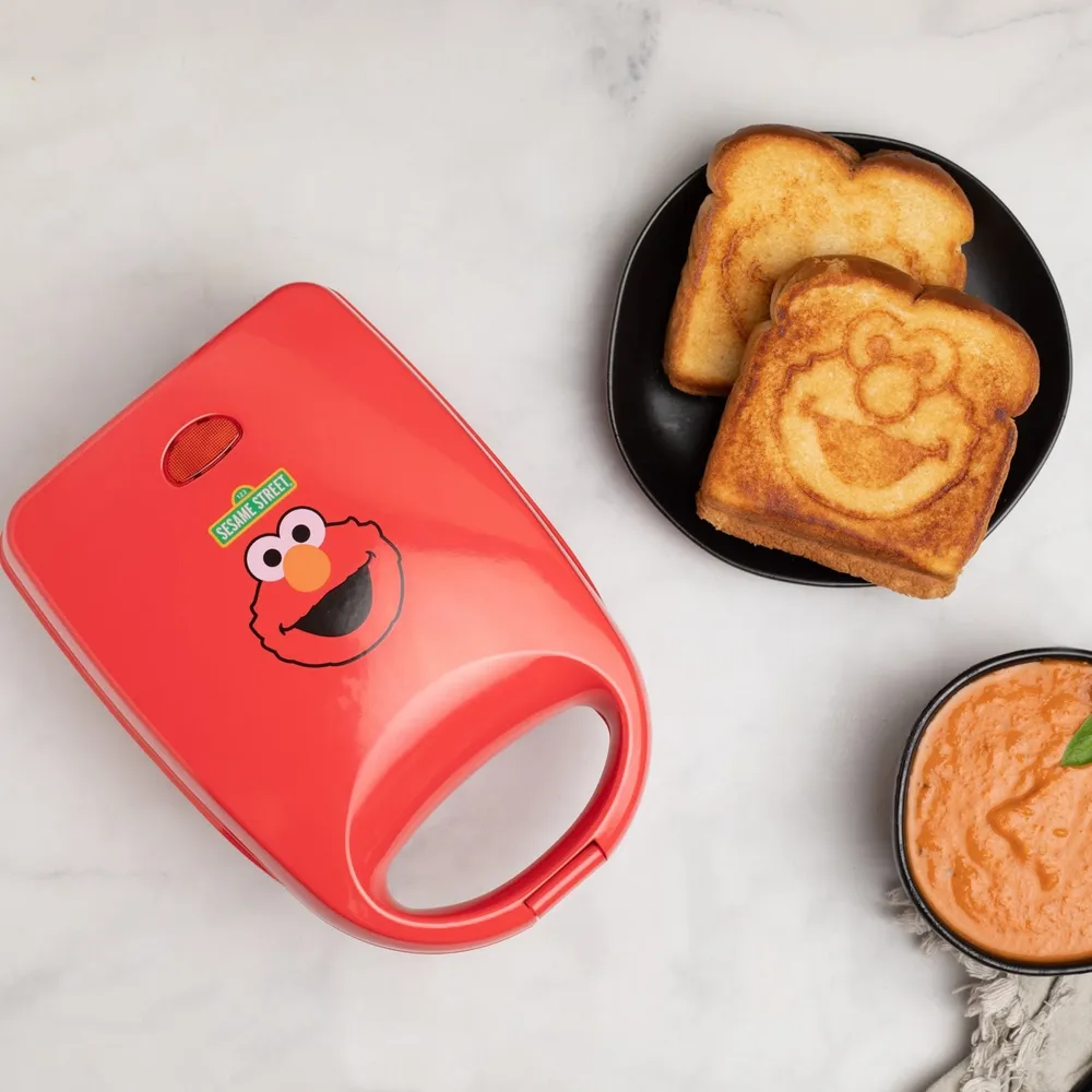 Peanuts Snoopy Grilled Cheese Maker - Uncanny Brands