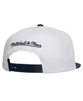 Men's Mitchell & Ness White Toronto Maple Leafs Core Team Ground 2.0 Snapback Hat