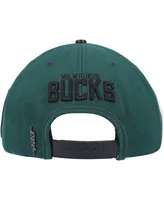 Men's Pro Standard Hunter Green Milwaukee Bucks Old English Snapback Hat