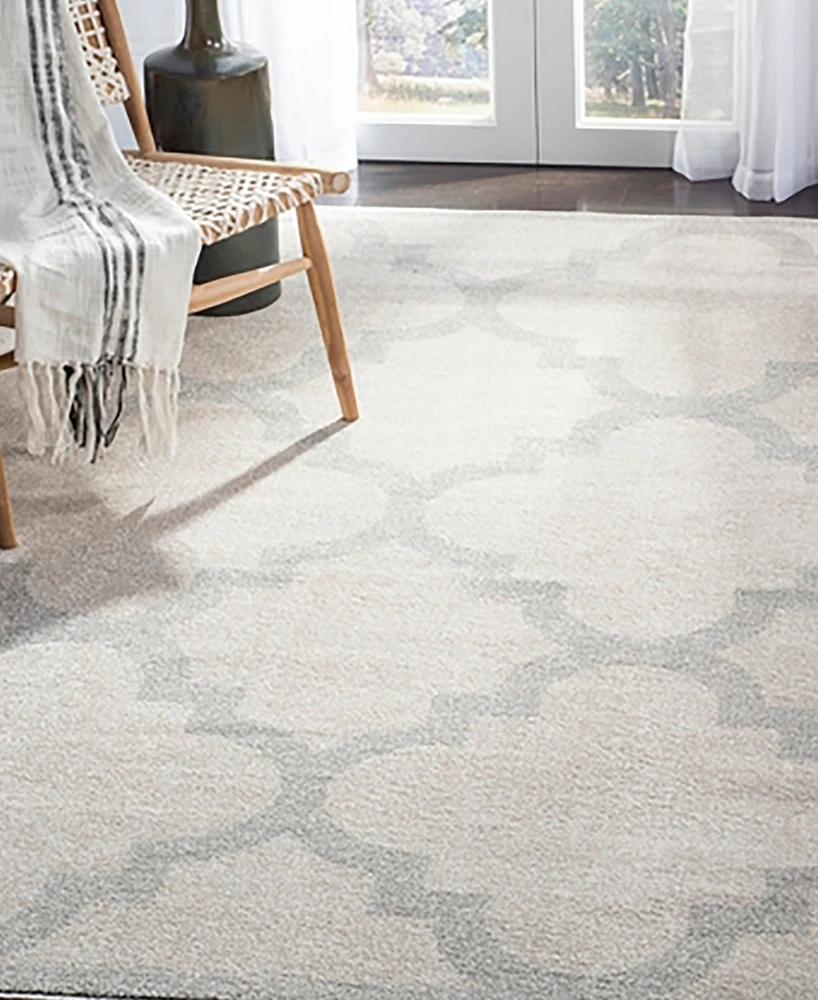 Safavieh Amherst AMT423 Light Gray and Beige 4' x 6' Area Rug