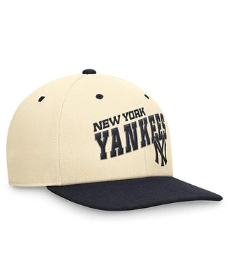 Nike Men's Navy/White New York Yankees Evergreen Two-Tone Snapback Hat
