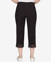 Ruby Rd. Petite Mid Rise Pull On Stretch Lace Hem Capri