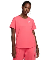 Nike Women's Sportswear Club Essentials T-Shirt