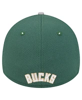 New Era Men's Gray/Hunter Green Milwaukee Bucks Active Trim 39THIRTY Flex Hat