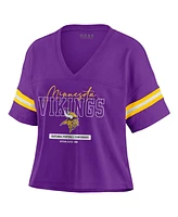 Wear by Erin Andrews Women's Purple Minnesota Vikings Color Block Boxy Modest Crop V-neck T-shirt