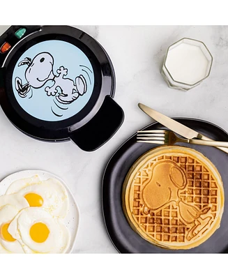 Uncanny Brands Peanuts Snoopy Waffle Maker