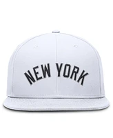 Nike Men's White New York Yankees True Performance Fitted Hat