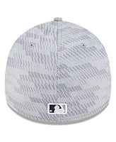 New Era Men's Gray York Yankees 2025 Mlb Clubhouse 39THIRTY Flex Hat