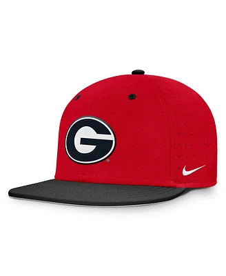 Nike Men's Georgia Bulldogs On-Field Dugout True Performance Fitted Hat