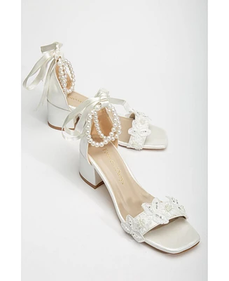 Amber Lace Sandals with Pearls