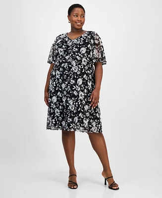Connected Plus V-Neck Ruch-Front Short-Sleeve Mesh Dress
