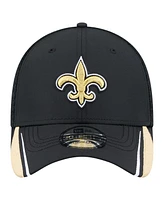 New Era Men's Black Orleans Saints Game Day Linear 39THIRTY Flex Hat