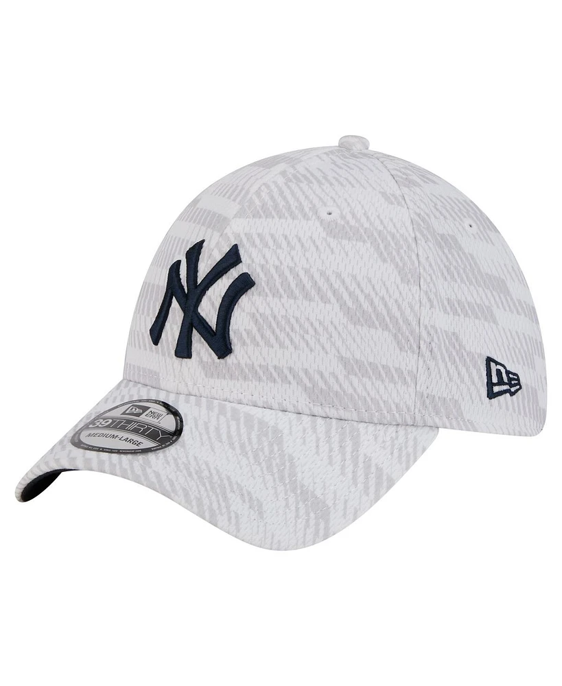 New Era Men's White York Yankees Graded 39THIRTY Stretch Fit Hat