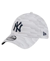 New Era Men's White York Yankees Graded 39THIRTY Stretch Fit Hat