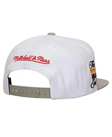 Mitchell & Ness Men's White/Gray Chicago Bulls Core Snapback Hat