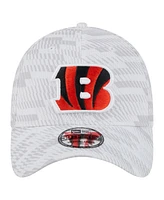 New Era Men's White Cincinnati Bengals Gameday Graded 39THIRTY Flex Hat