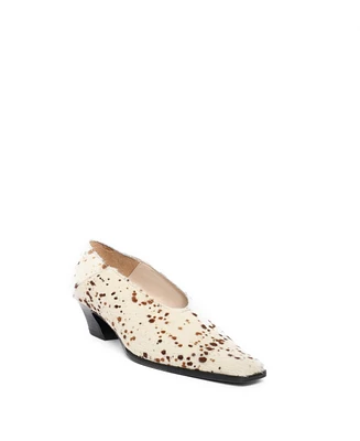 Maguire Shoes Soria Low Closed-Toe Heel