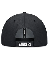 Nike Men's White/Navy New York Yankees Club Performance Adjustable Hat