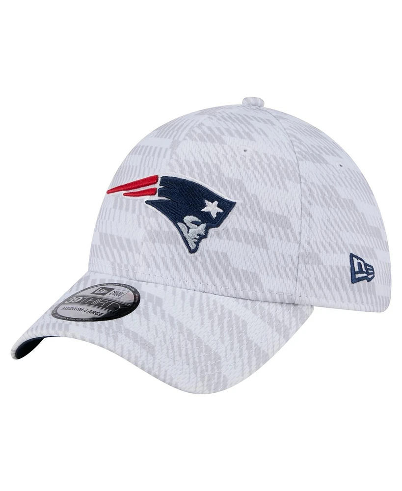 New Era Men's White New England Patriots Gameday Graded 39THIRTY Flex Hat