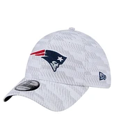 New Era Men's White New England Patriots Gameday Graded 39THIRTY Flex Hat