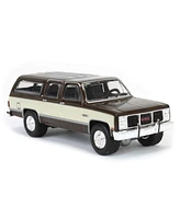 1/64 1986 Gmc Suburban Bronze & Tan, Showroom Floor Series