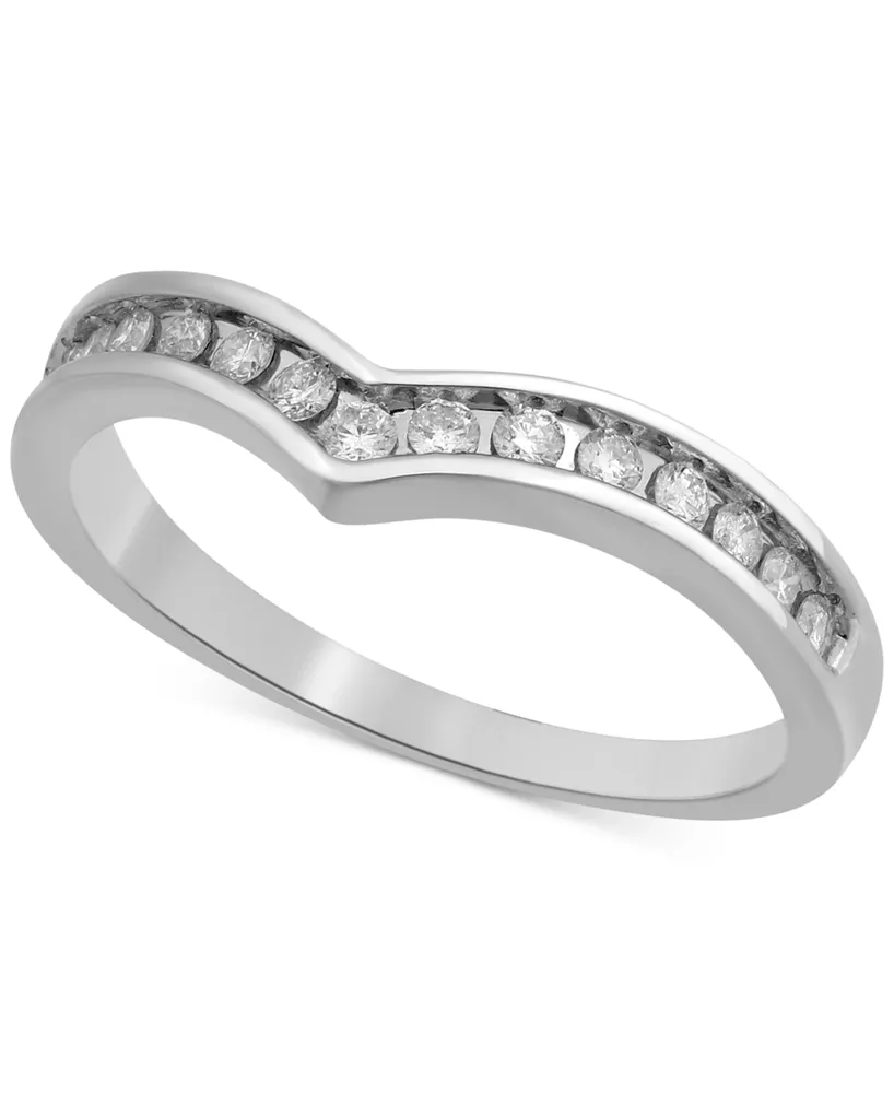 Diamond Chevron Band (1/4 ct. t.w.) 14k White or Yellow Gold