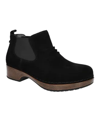 Easy Street Women's Sure thing Slip Resistant Chelsea Boots