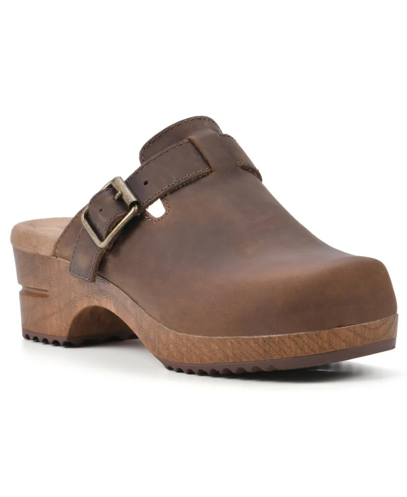 White Mountain Women's Behold Clogs