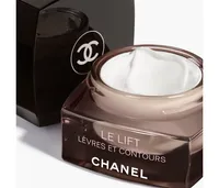LE LIFT SOIN LÈVRES ET CONTOURS Smoothing and Firming Lip and Contour Care
