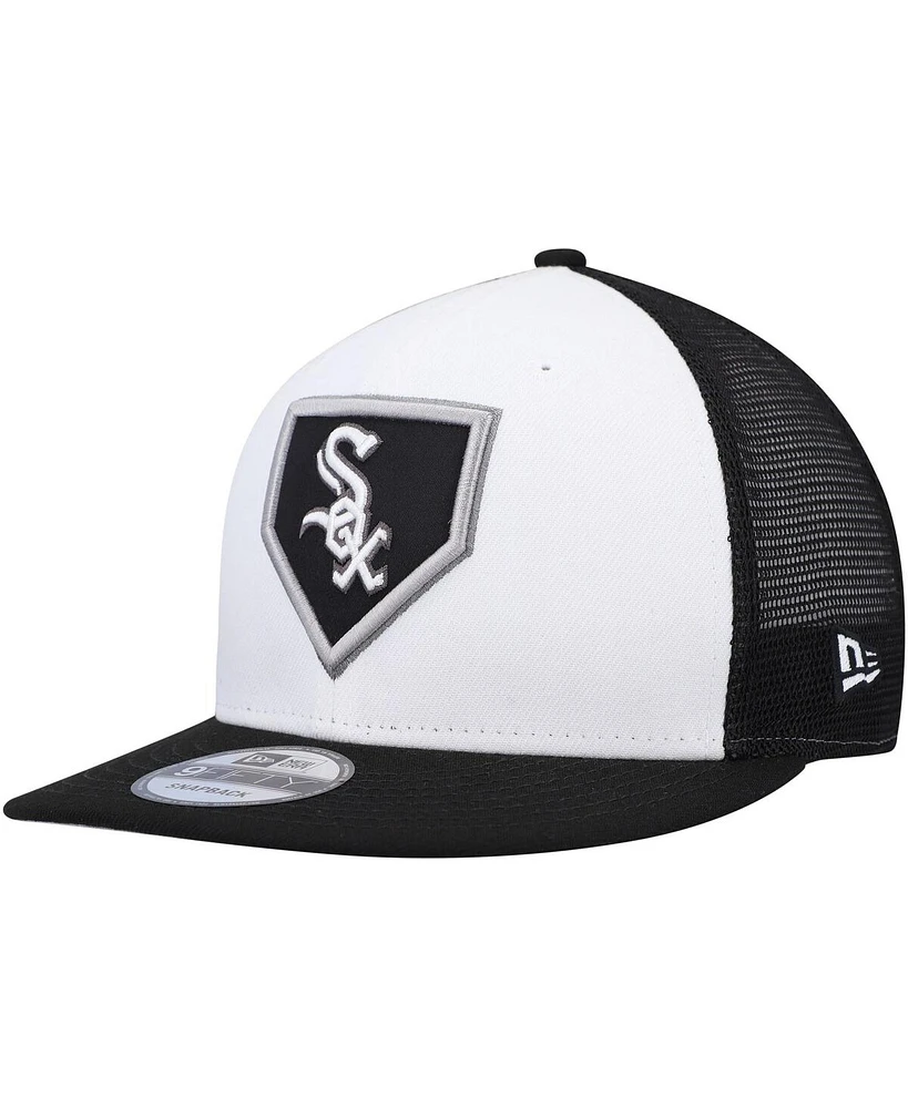 Men's New Era White, Black Chicago White Sox 2022 Clubhouse Trucker 9Fifty Snapback Hat