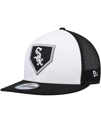 Men's New Era White, Black Chicago White Sox 2022 Clubhouse Trucker 9Fifty Snapback Hat