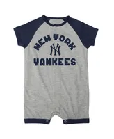 Infant Boys and Girls Heather Gray New York Yankees Extra Base Hit Raglan Full-Snap Romper