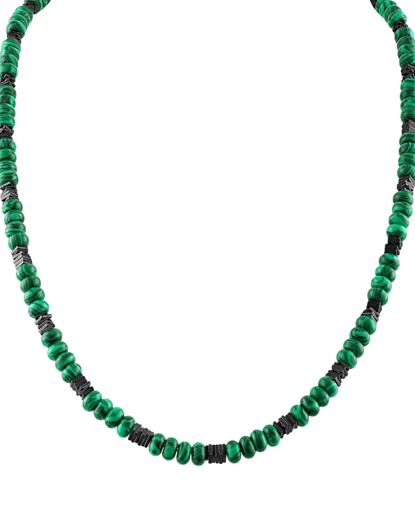 A beautiful graduated vintage Malachite bead necklace, set with a nice  screw clasp fitting. Length: