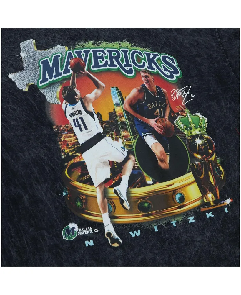 Men's Mitchell & Ness Dirk Nowitzki Black Dallas Mavericks Crowned T-shirt