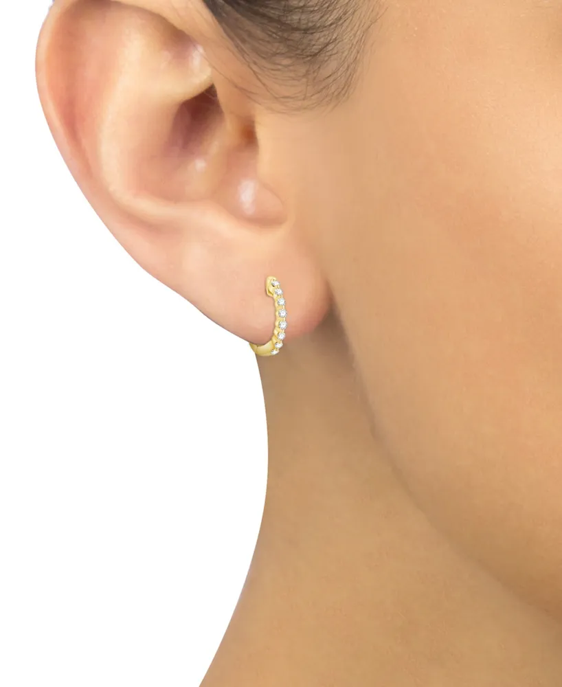Diamond Small Hoop Earrings (1/6 ct. t.w.) in 14k Gold