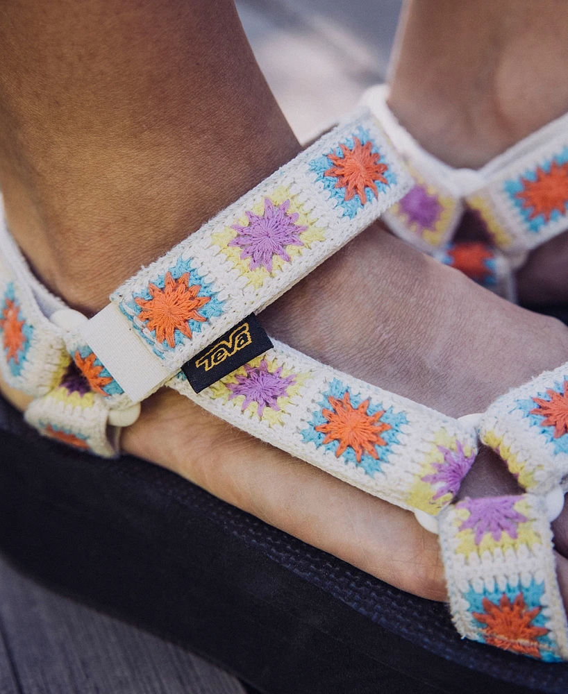 Teva Flatform Universal Crocheted Sandals