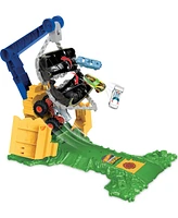 Hot Wheels Monster Trucks Rhinomite Chargin' Challenge Playset with 1 Toy Truck and 2 Crushed Cars